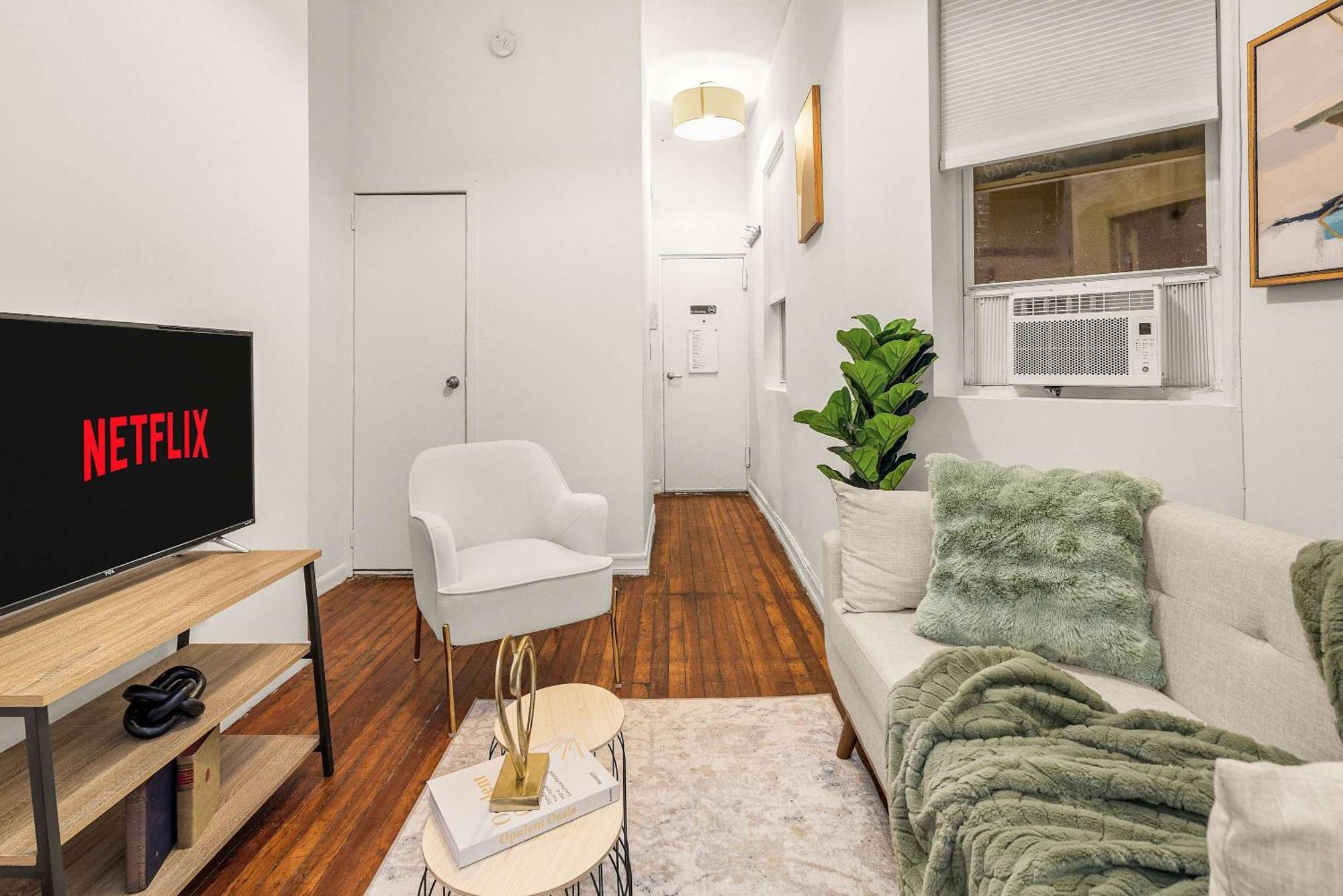 Stylish & Cozy 3-bedroom In East Village Appartamento New York